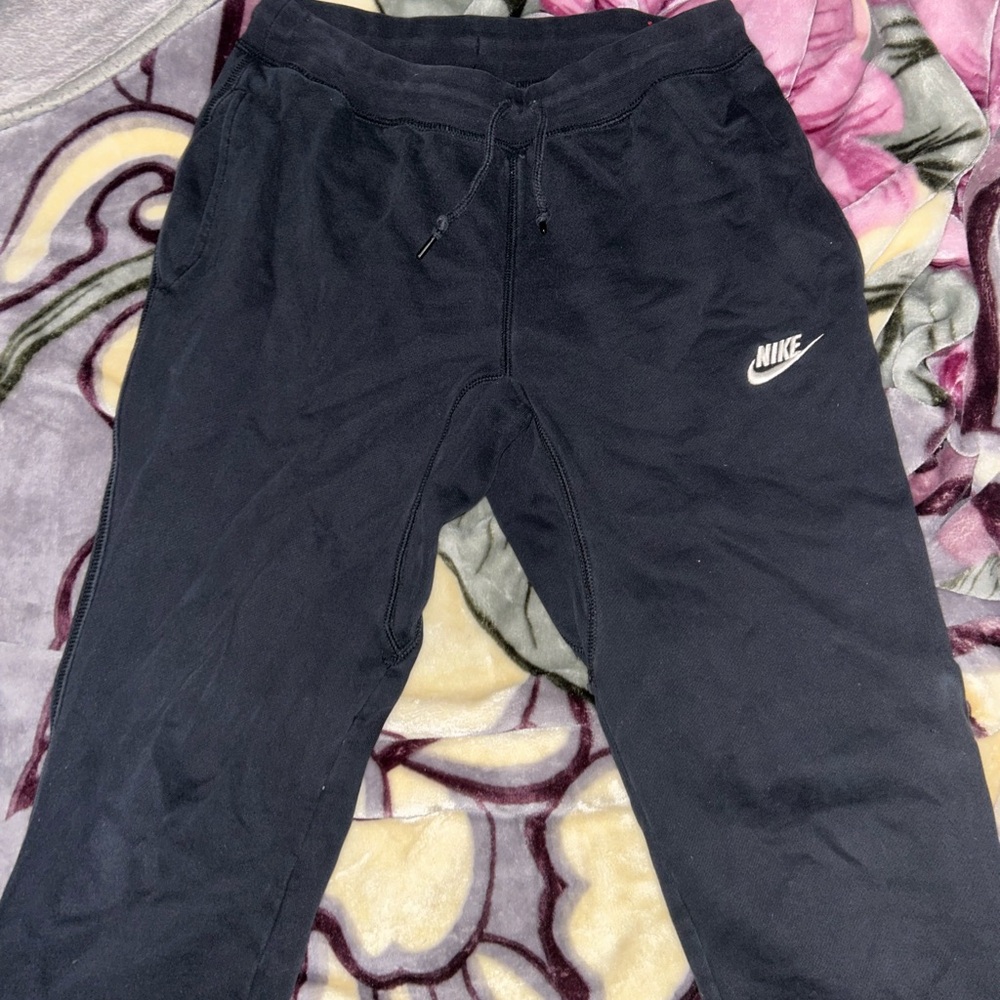 Nike Black Sweatpants with Elastic Waistband and Soft Fabric